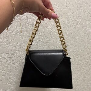 Elegant Black Handbag with Gold Chain